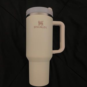 Milky stanley cup 40oz